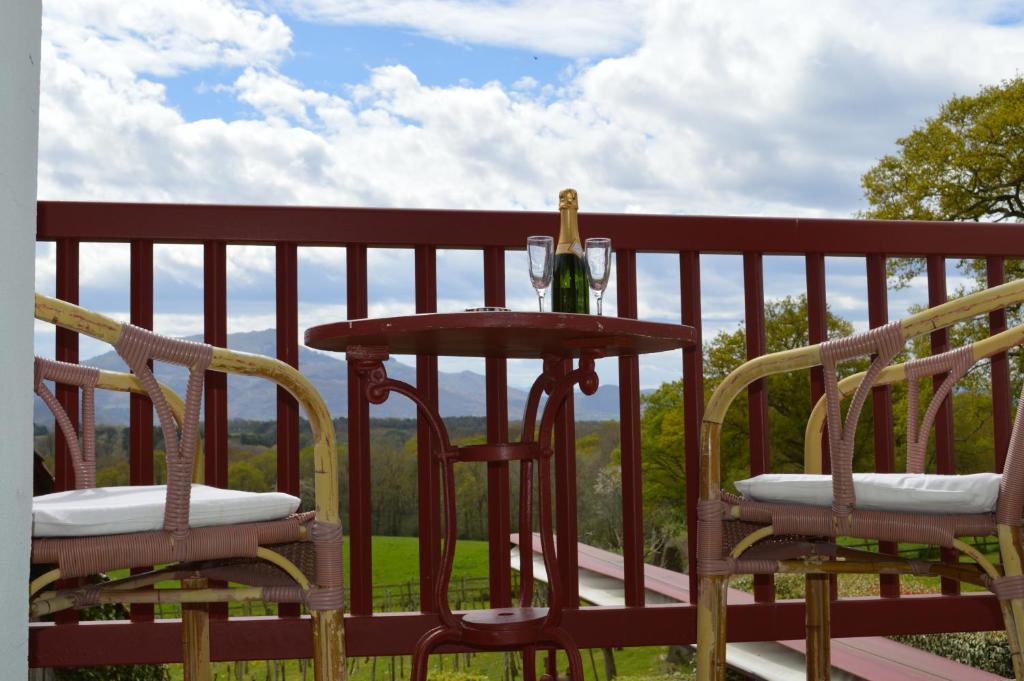 La Ferme Ostalapia Bed & Breakfast Ahetze Rom bilde